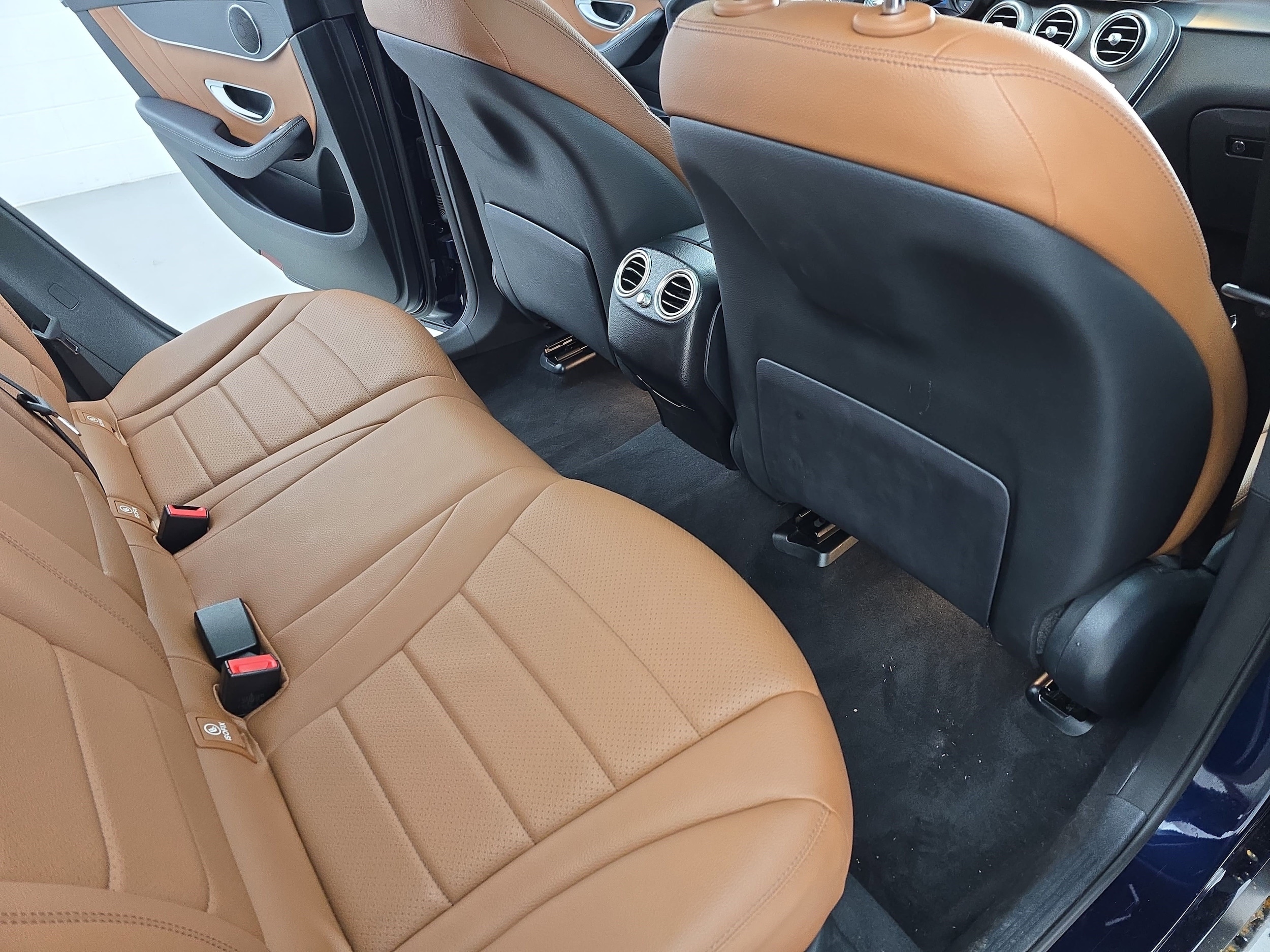 2022 Mercedes-Benz GLC GLC300 - Photo 11