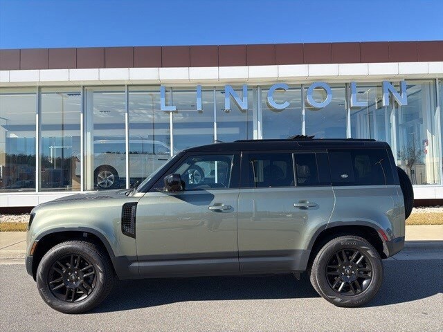 2022 Land Rover Defender 110 S photo 2