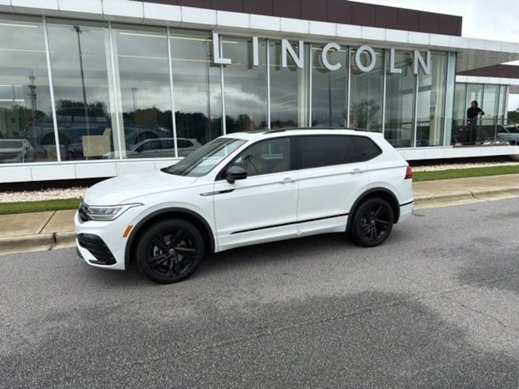 Used 2024 Volkswagen Tiguan SE R-Line Black 2.0T SE R-Line Black 4MOTION