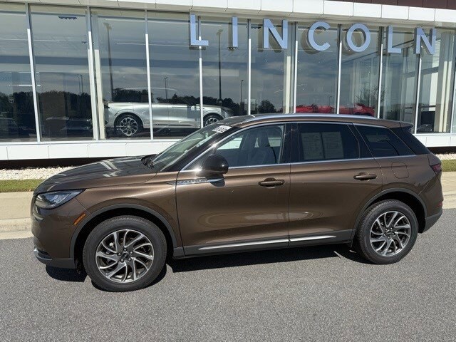 2022 Lincoln Corsair Standard photo 3