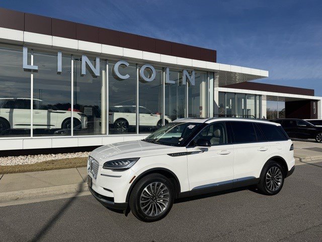 2023 Lincoln Aviator Base's photo
