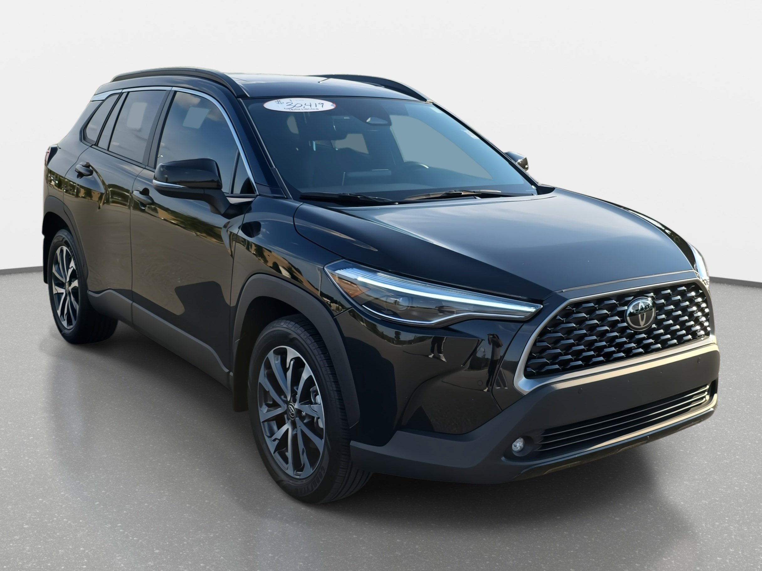 2024 Toyota Corolla Cross XLE photo 3