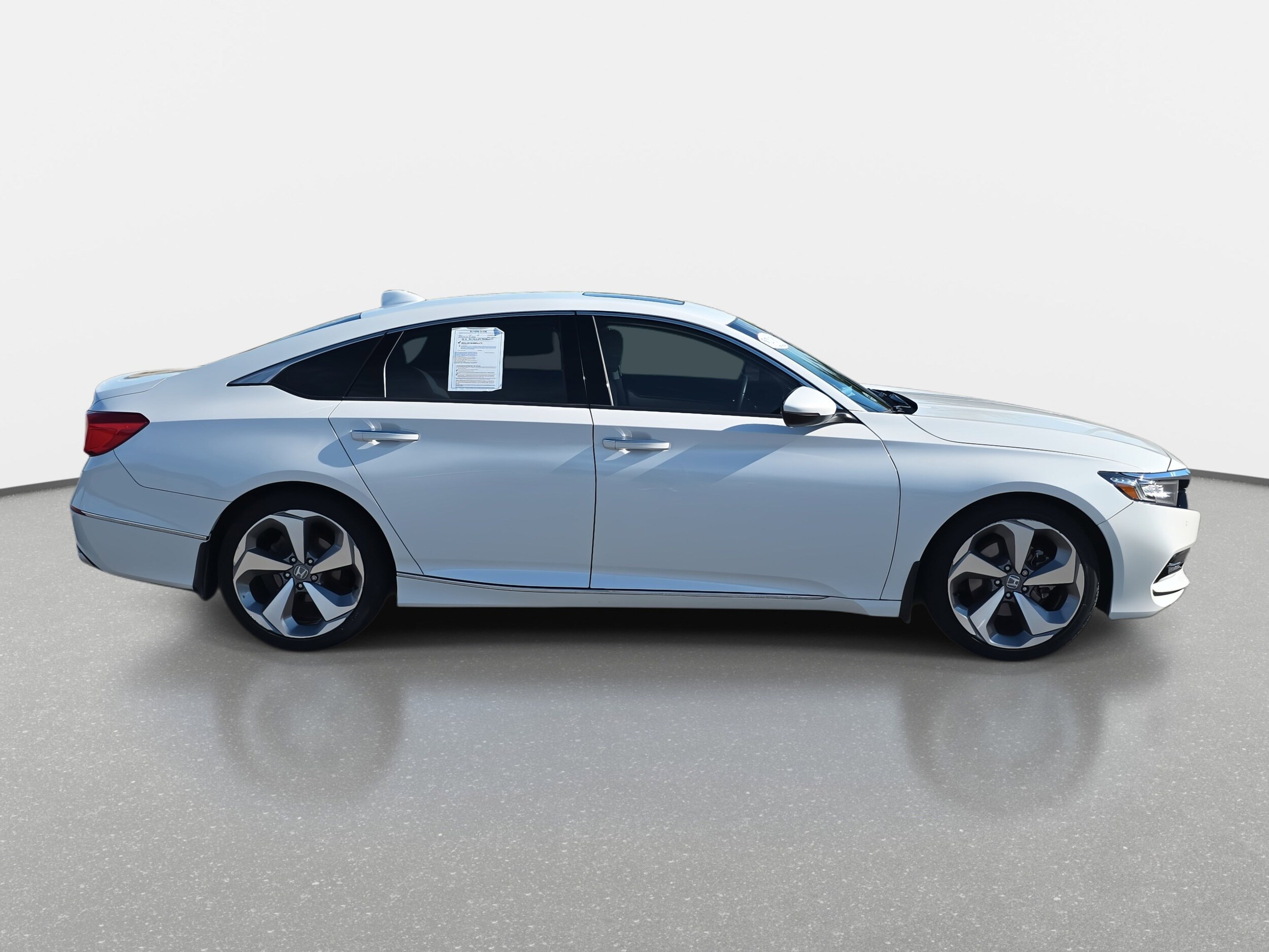 2018 Honda Accord Touring 1.5T photo 4