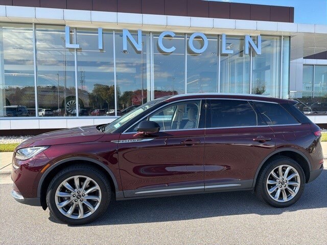 2021 Lincoln Corsair Standard photo 2