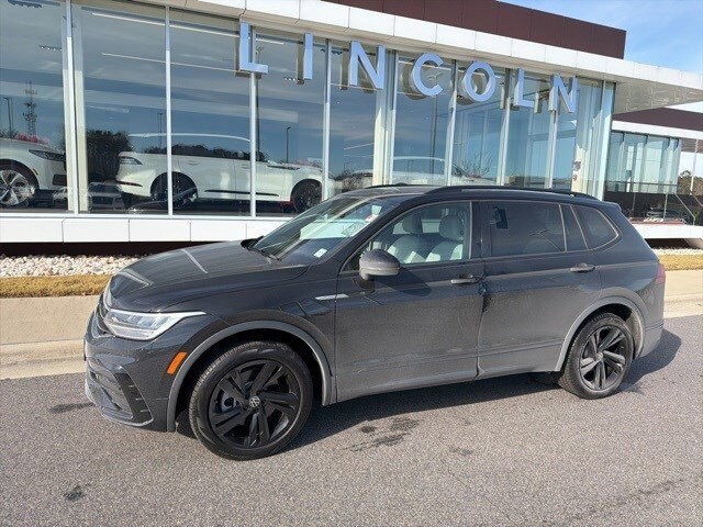 2024 Volkswagen Tiguan SE R-Line Black photo 2