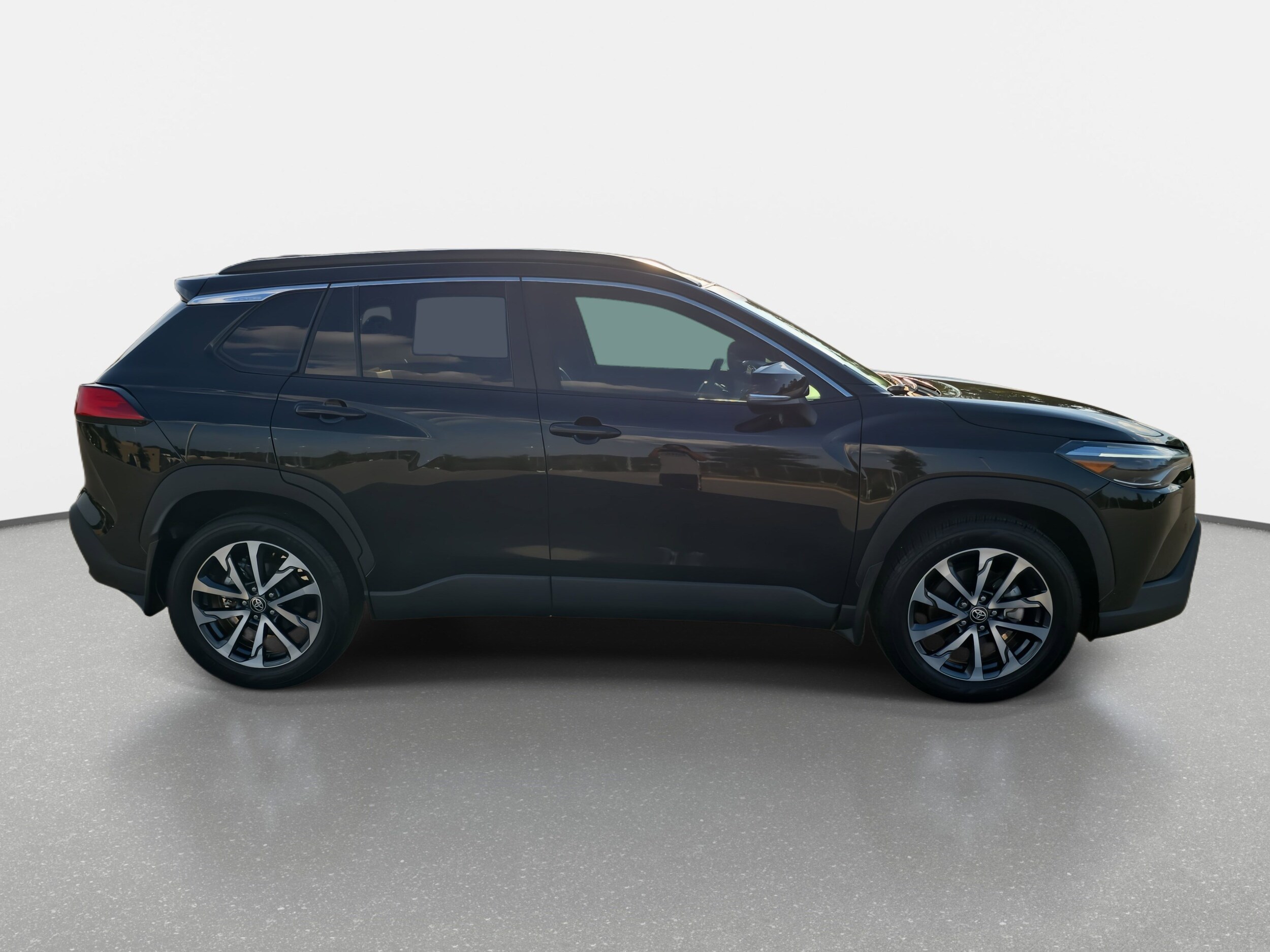 2024 Toyota Corolla Cross XLE photo 4