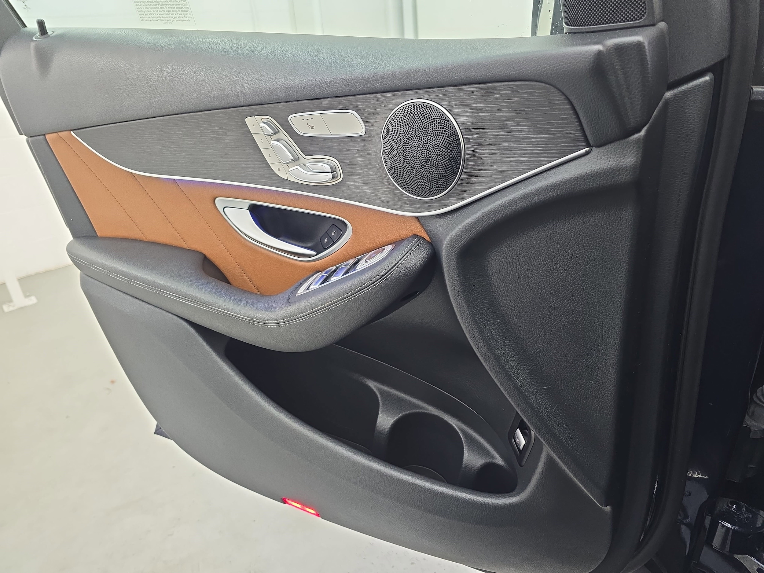 2022 Mercedes-Benz GLC GLC300 - Photo 25