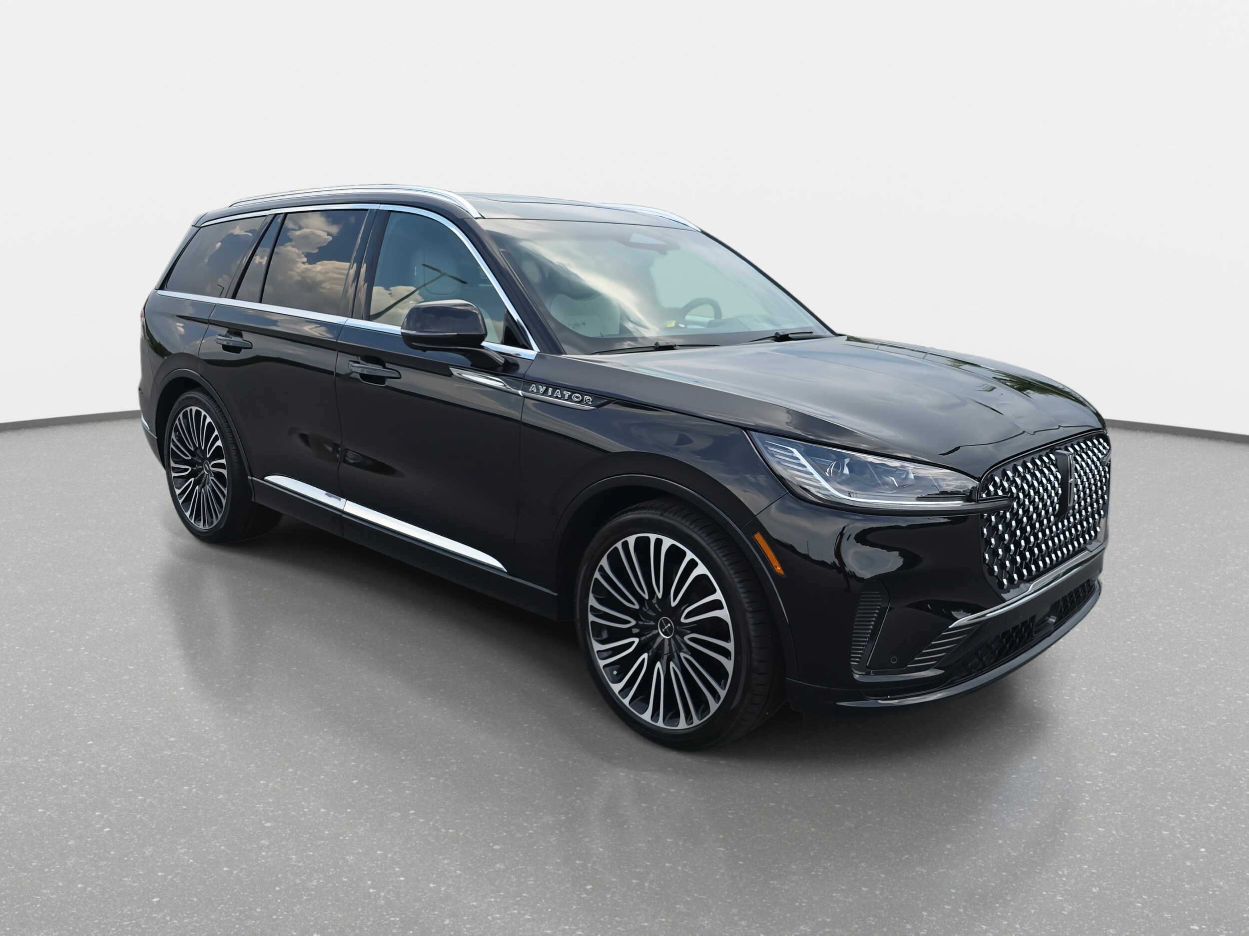 2025 Lincoln Aviator Black Label photo 3