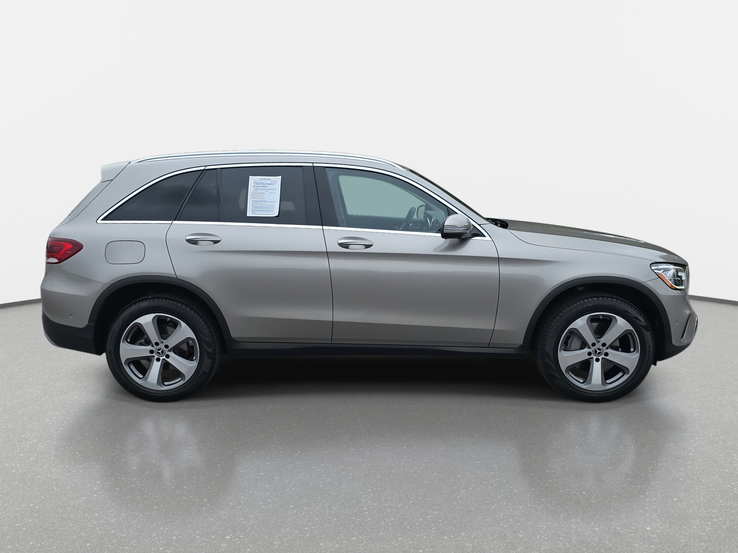 2022 Mercedes Benz GLC 300 photo 4