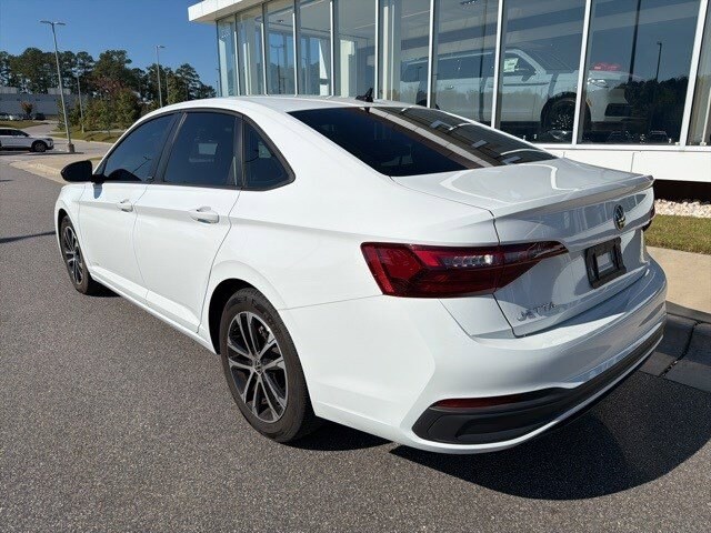 2024 Volkswagen Jetta Sport photo 3