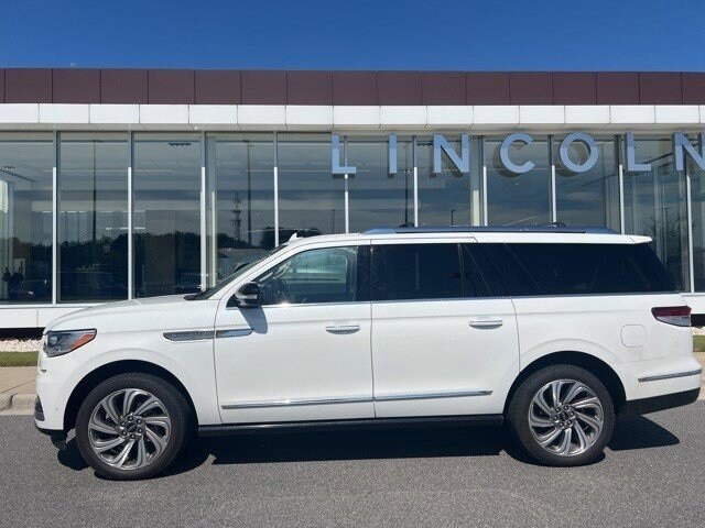 2023 Lincoln Navigator L Reserve photo 2