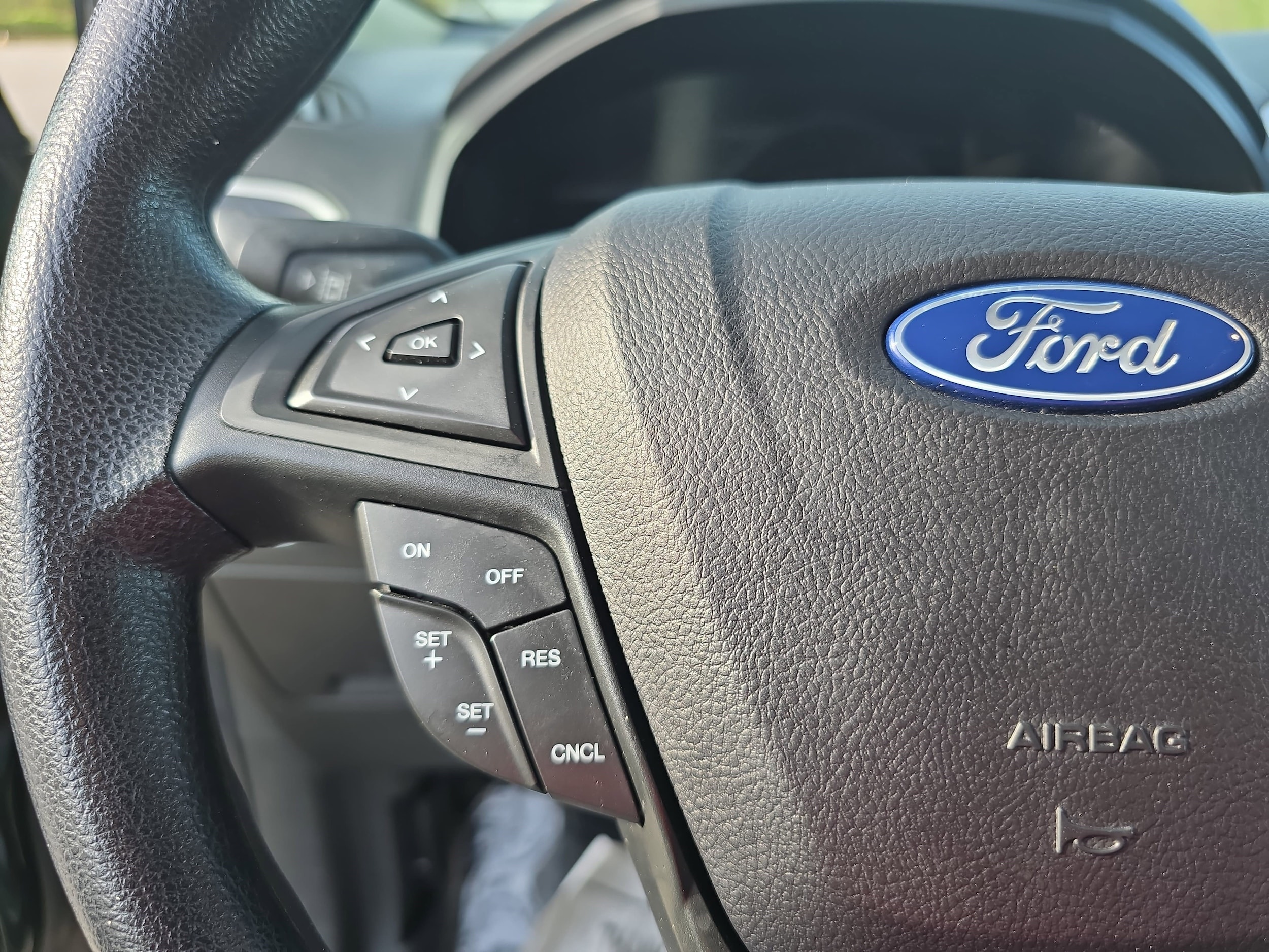 2023 Ford Edge SE - Photo 18