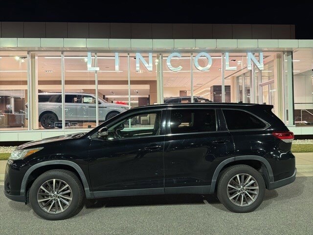 2019 Toyota Highlander XLE photo 2