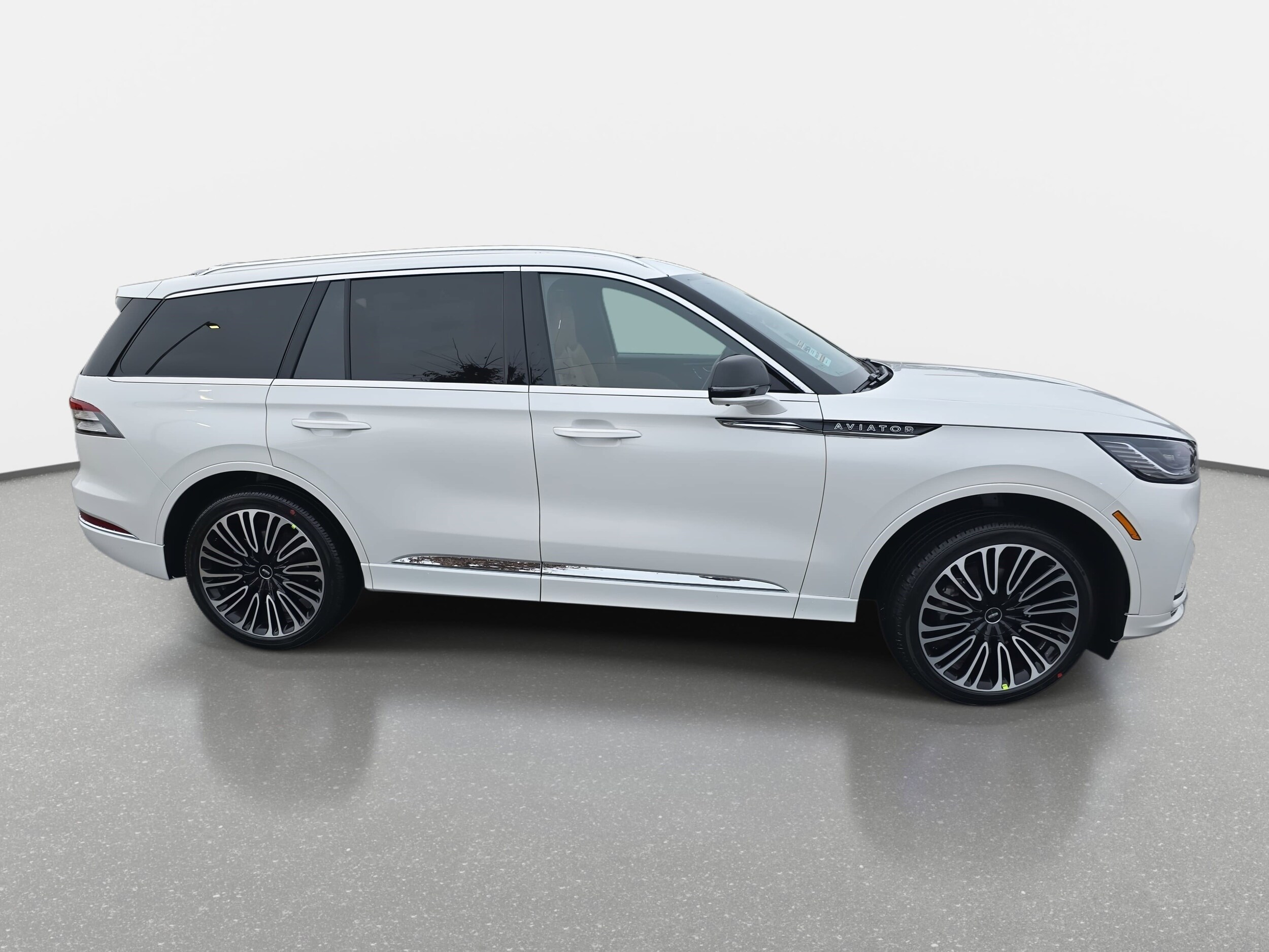 2026 Lincoln Aviator Black Label photo 2