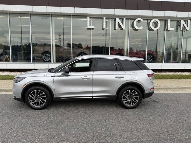 2020 Lincoln Corsair Standard photo 2