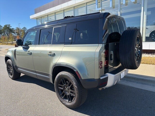 2022 Land Rover Defender 110 S photo 3