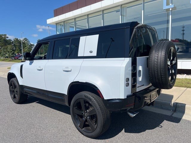 2023 Land Rover Defender 110 V8 photo 3