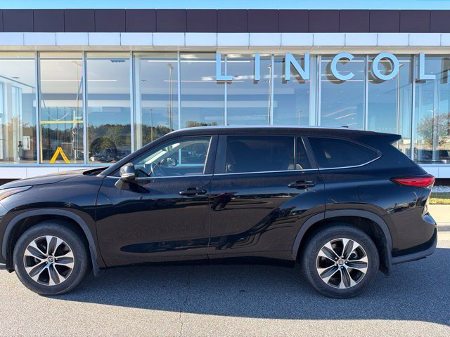 Used 2023 Toyota Highlander XLE XLE AWD