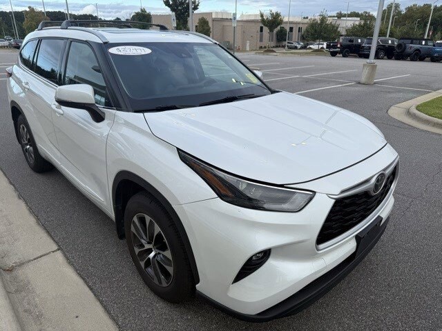 2022 Toyota Highlander XLE photo 4