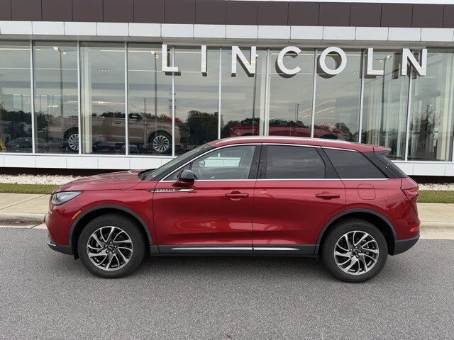 2022 Lincoln Corsair Standard photo 3
