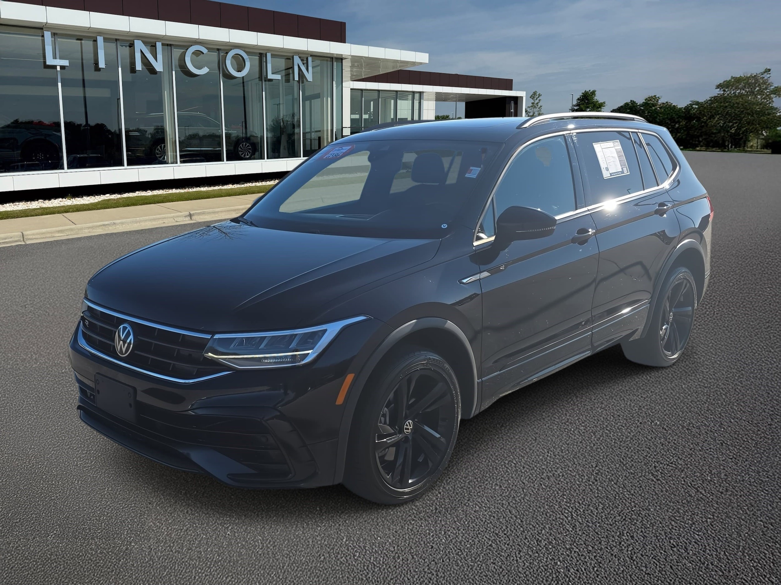 2023 Volkswagen Tiguan SE R-LINE BLACK
