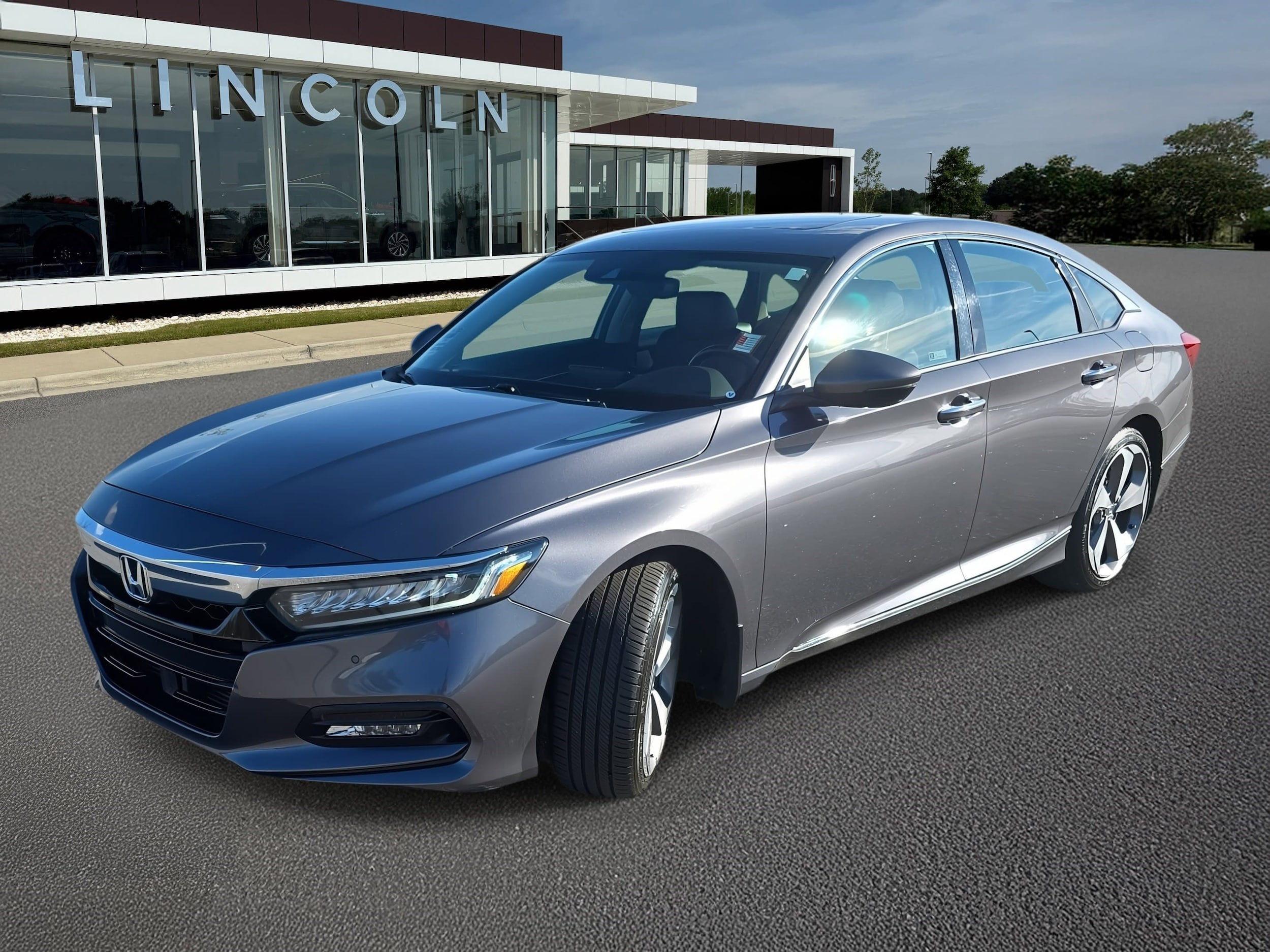 2018 Honda Accord Touring's photo