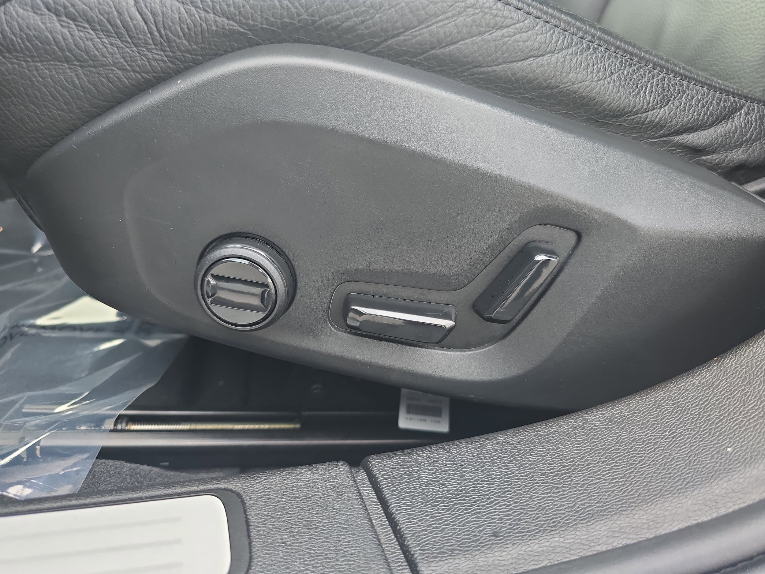 2023 Volvo S60 Plus - Photo 28