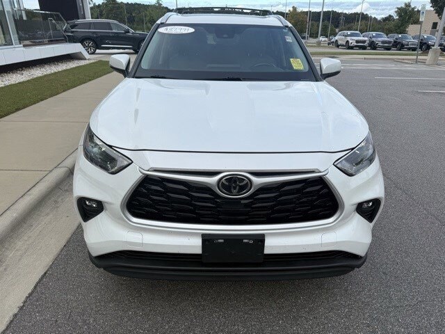 2022 Toyota Highlander XLE photo 3