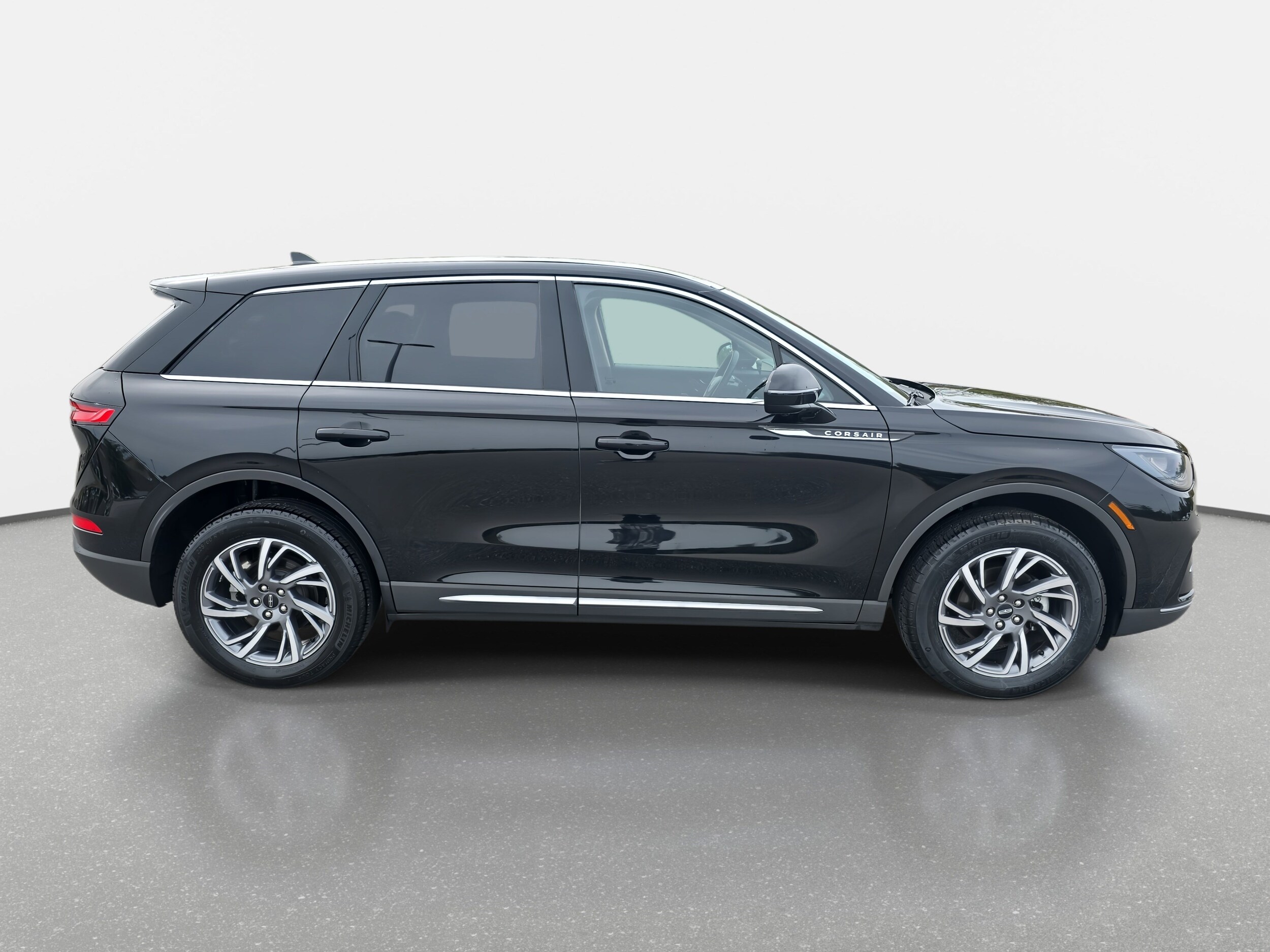 2023 Lincoln Corsair Standard photo 4