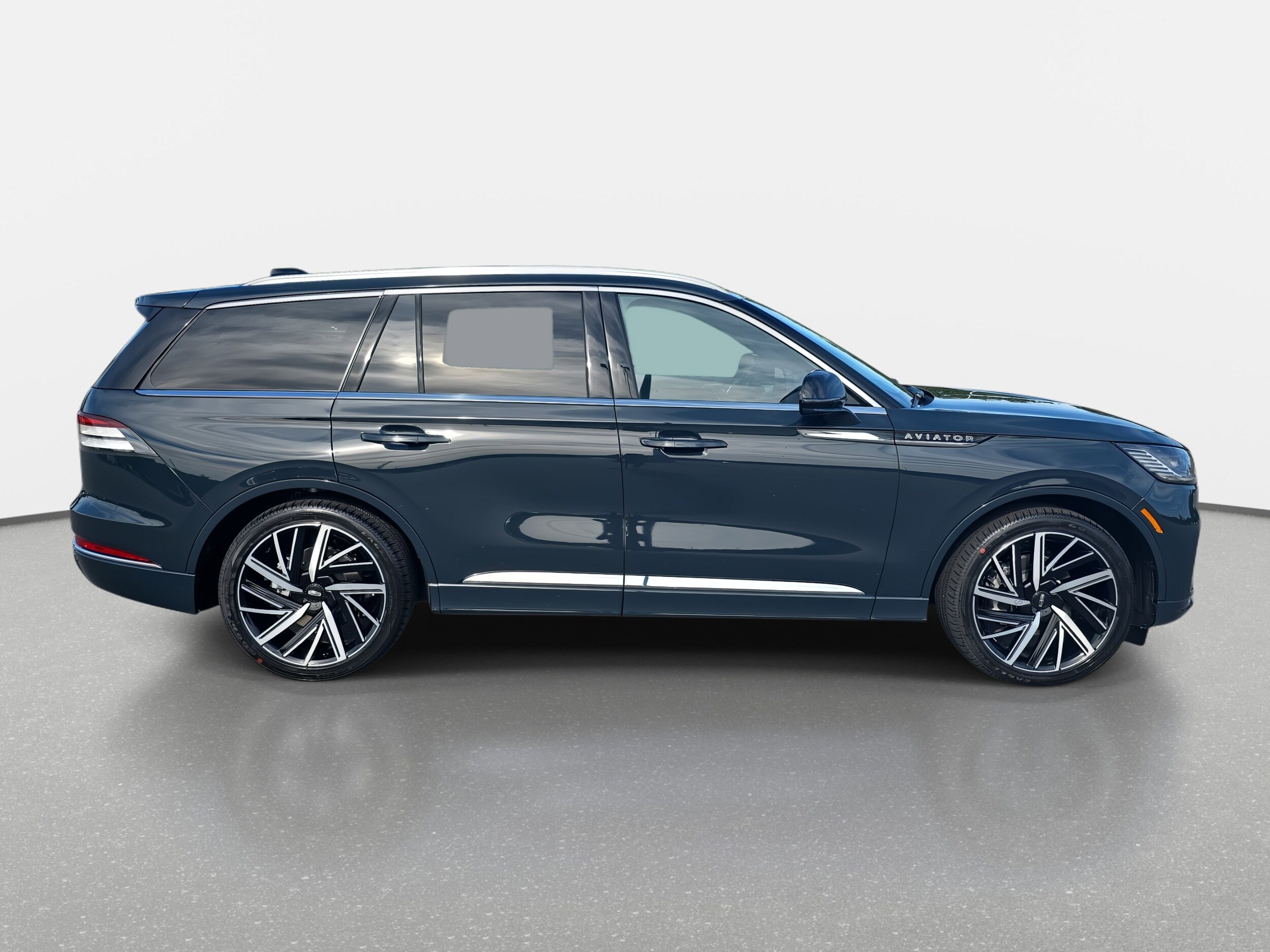 2025 Lincoln Aviator Black Label photo 2