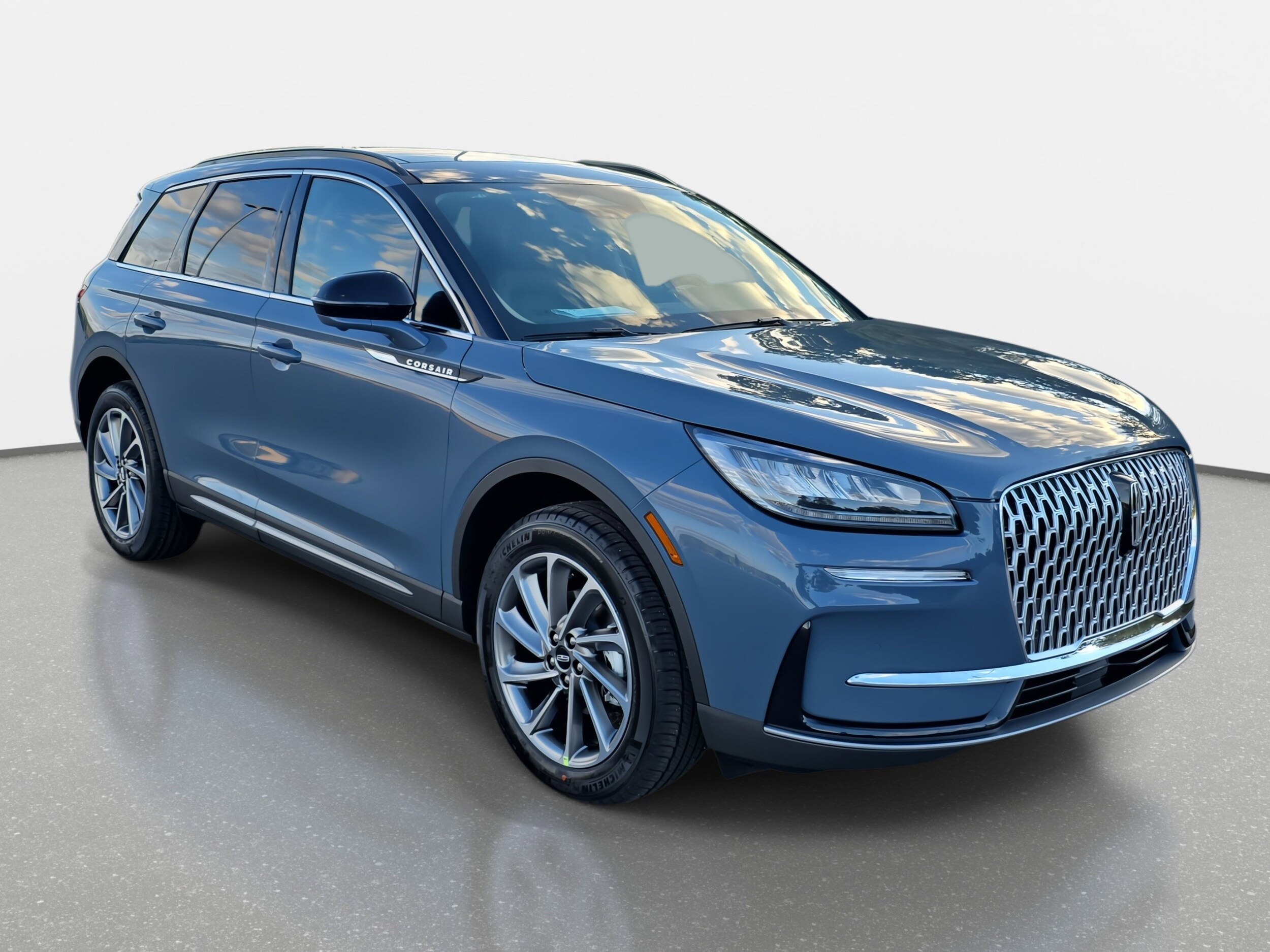 2026 Lincoln Corsair Premiere photo 3