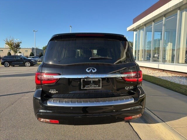 2023 Infiniti QX80 Luxe photo 4
