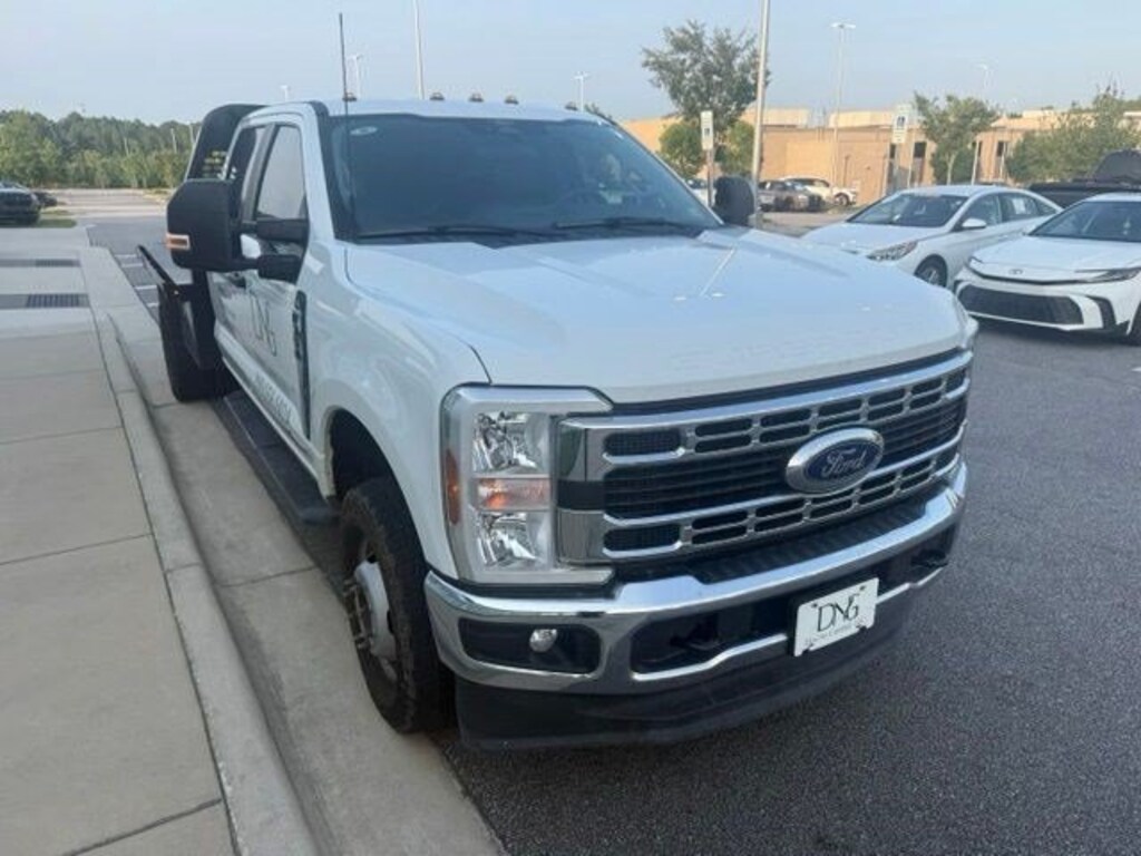 Used 2024 Ford Super Duty F-350 DRW XL XL 4WD Crew Cab 179 WB 60 CA