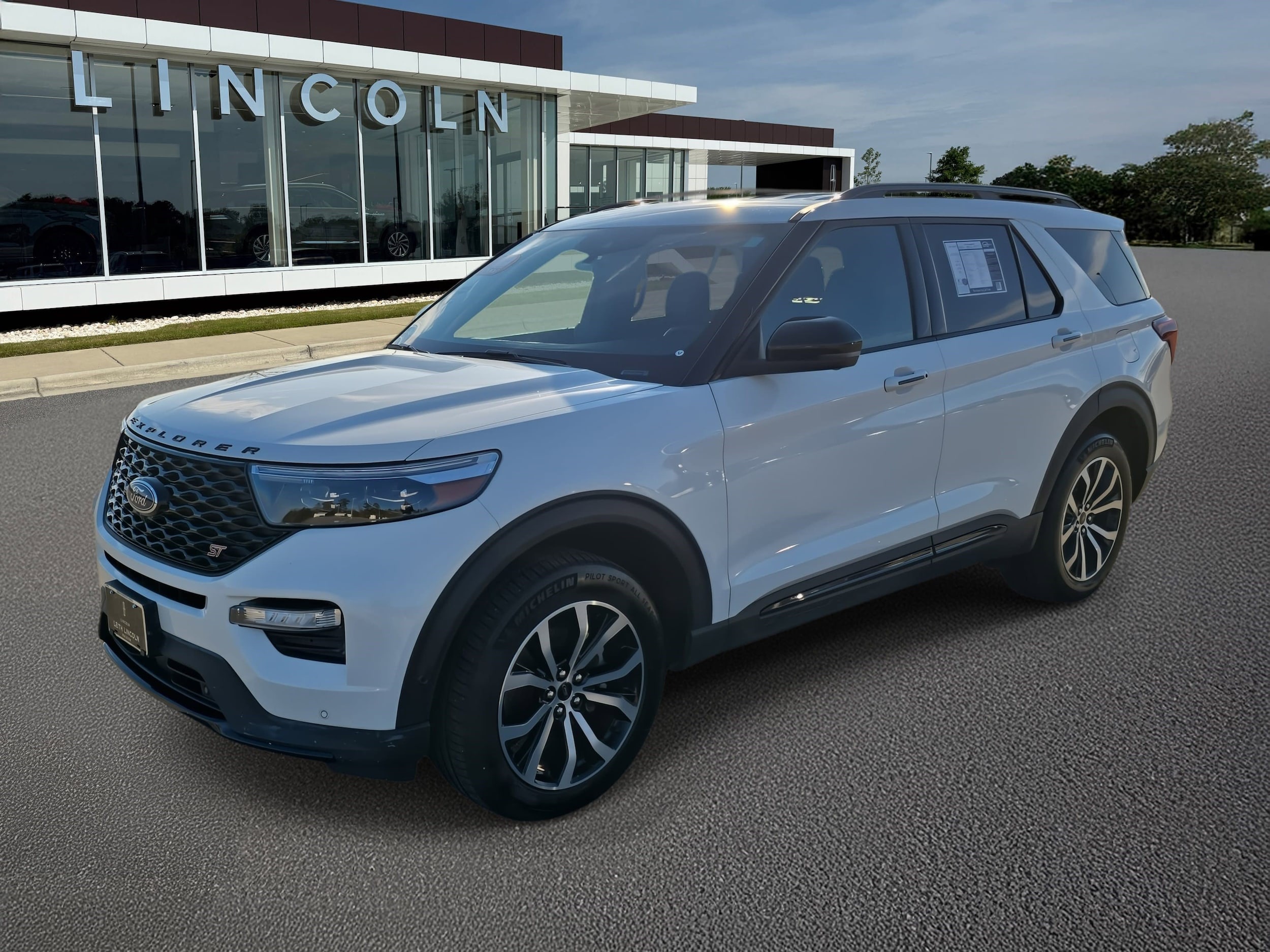 2020 Ford Explorer ST's photo