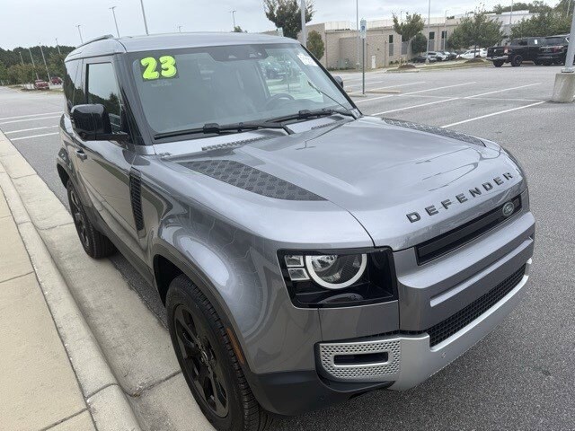 2023 Land Rover Defender 90 S photo 3