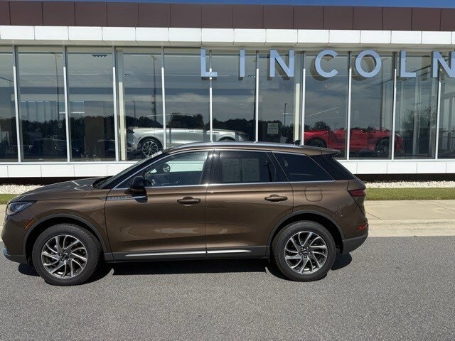 2022 Lincoln Corsair Standard photo 4