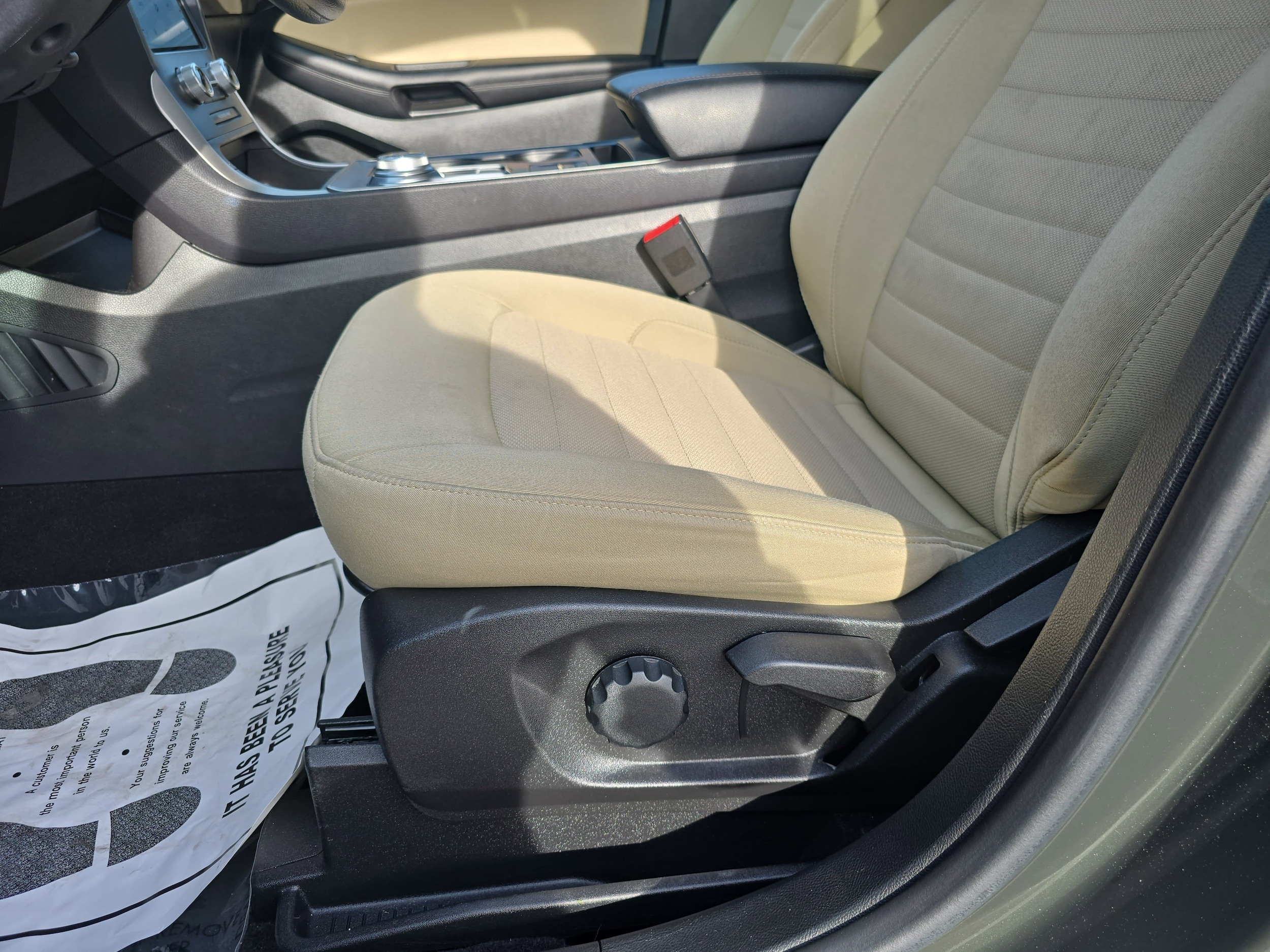 2023 Ford Edge SE - Photo 29