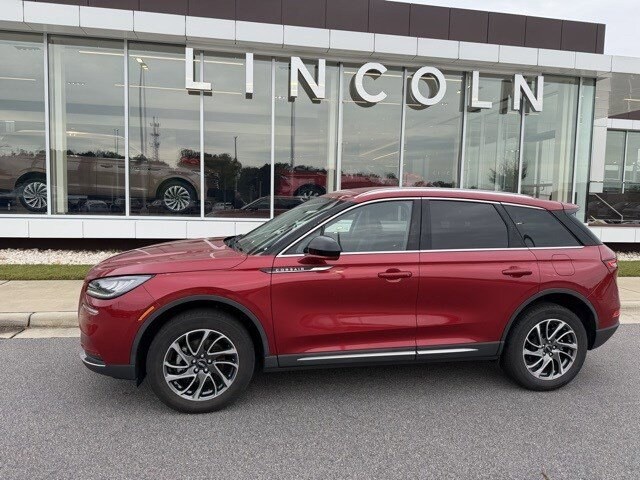 2022 Lincoln Corsair Standard photo 2