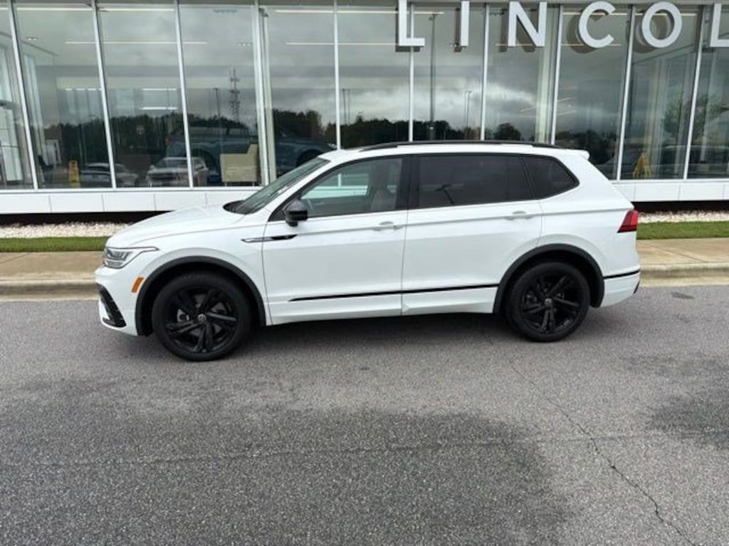 Used 2024 Volkswagen Tiguan SE R-Line Black 2.0T SE R-Line Black 4MOTION