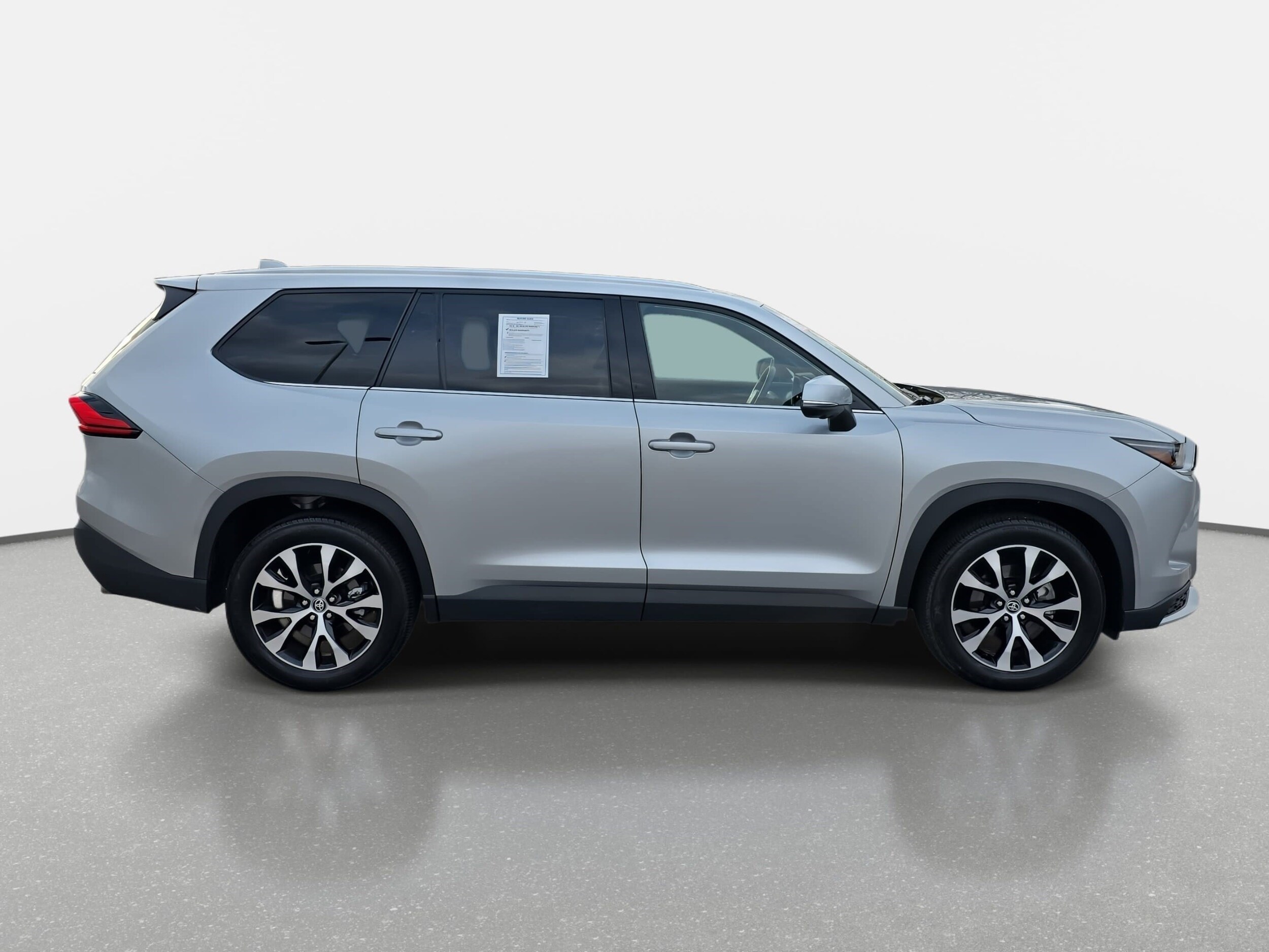 2024 Toyota Highlander Hybrid Limited photo 4