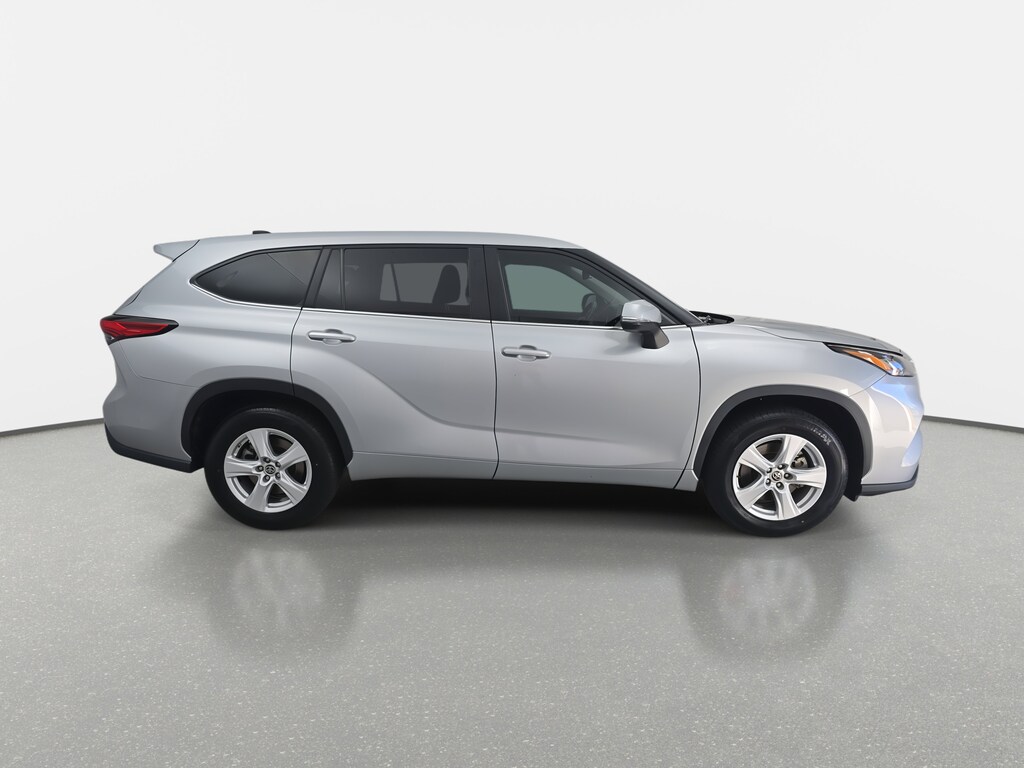 Used 2023 Toyota Highlander LE LE FWD