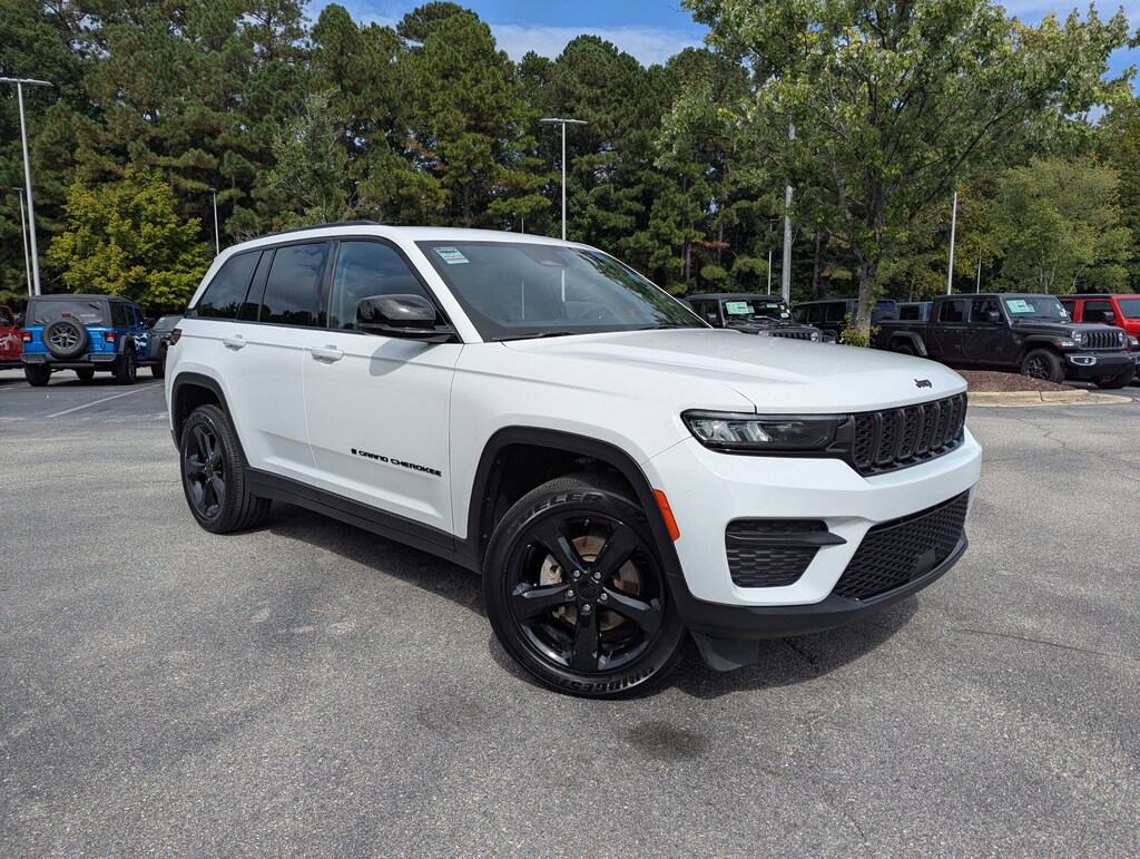 Used 2023 Jeep Grand Cherokee Altitude Altitude 4x4