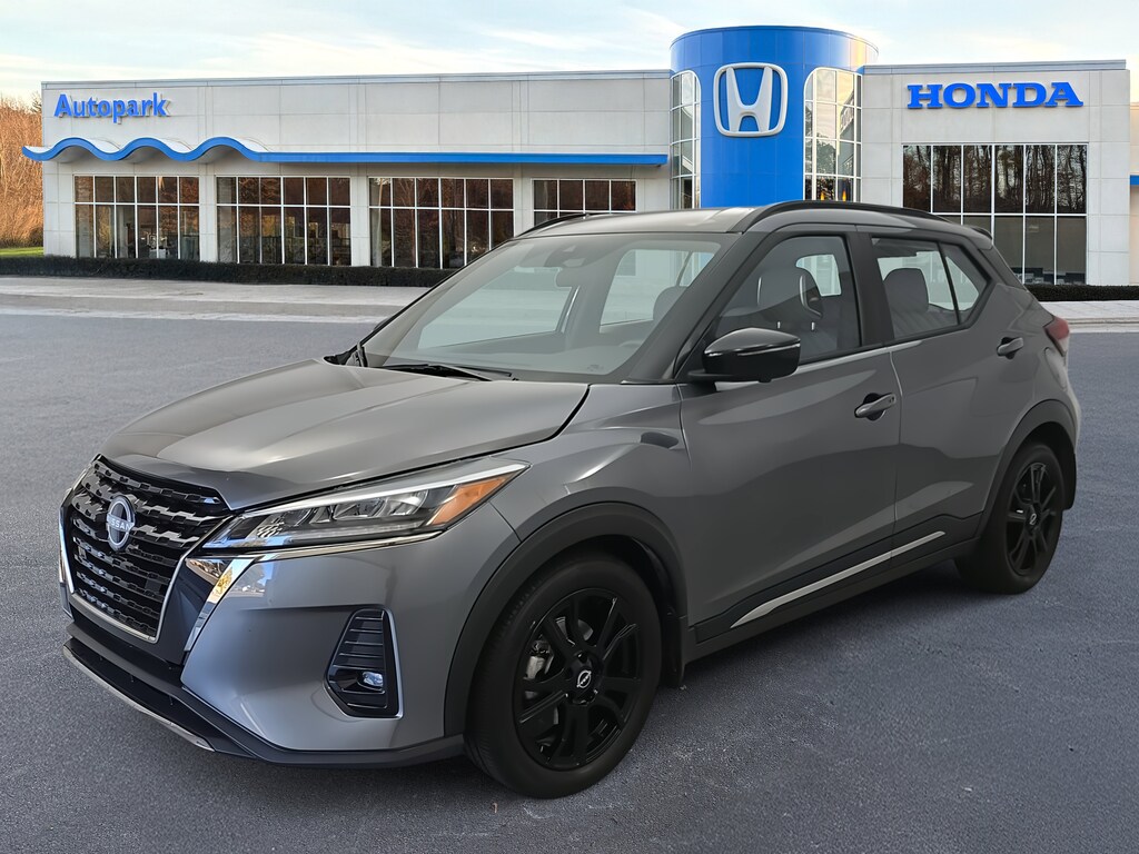 Used 2024 Nissan Kicks SR SR FWD