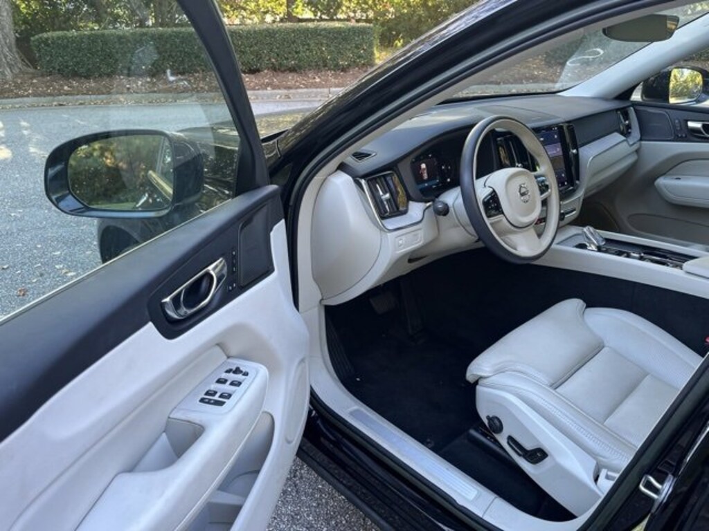 Used 2022 Volvo XC60 Inscription B5 FWD Inscription