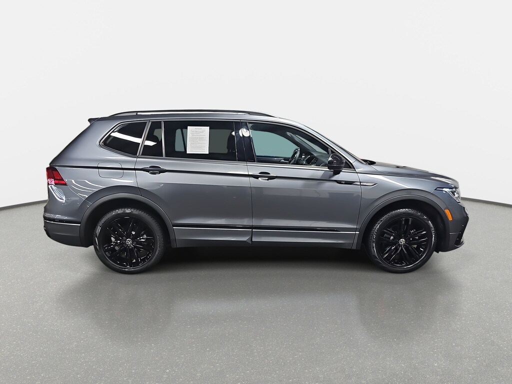 Used 2022 Volkswagen Tiguan SE R-Line Black 2.0T SE R-Line Black 4MOTION