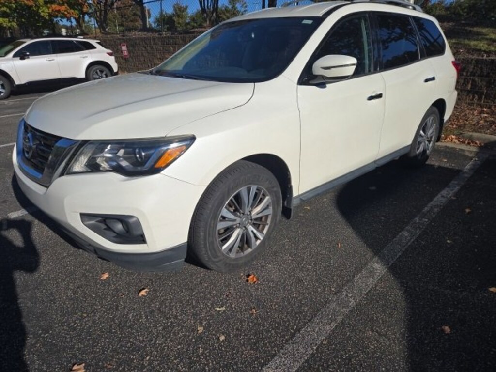 Used 2017 Nissan Pathfinder SV FWD SV