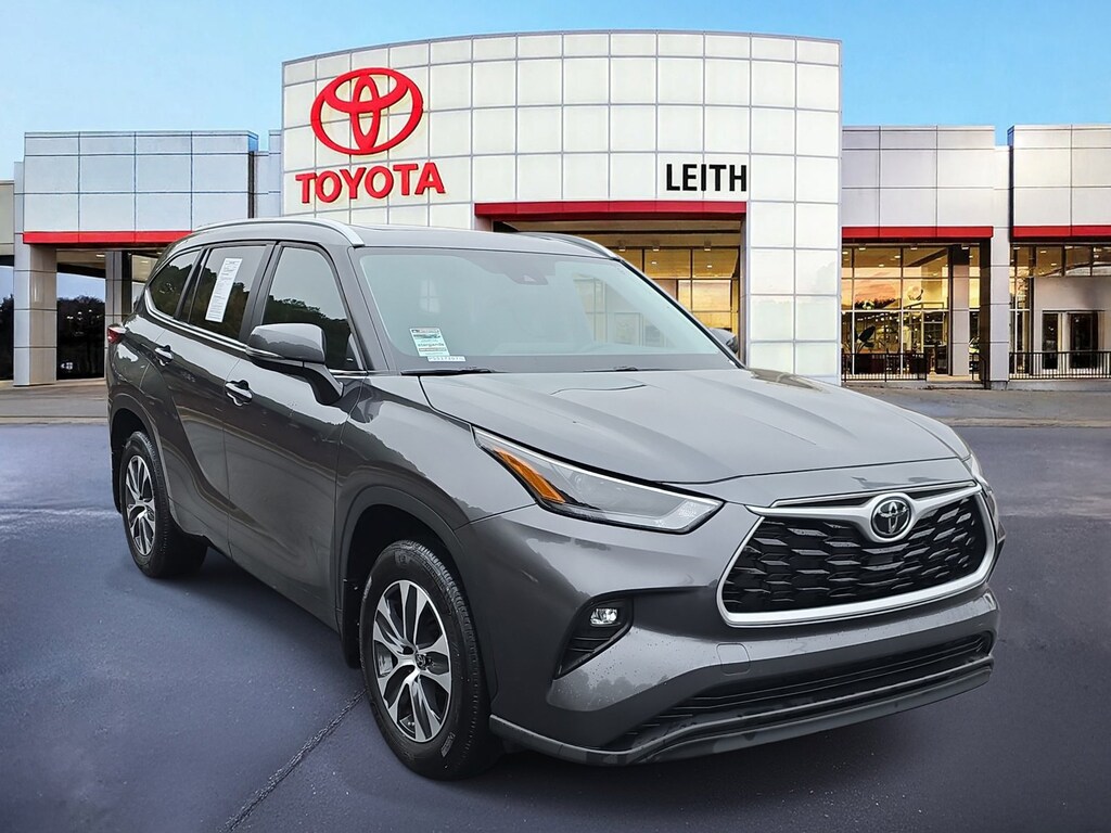 Used 2023 Toyota Highlander XLE XLE FWD