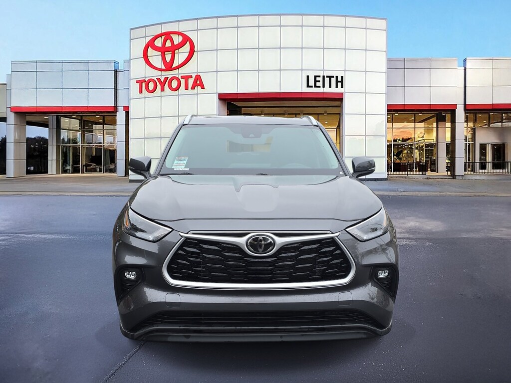 Used 2023 Toyota Highlander XLE XLE FWD