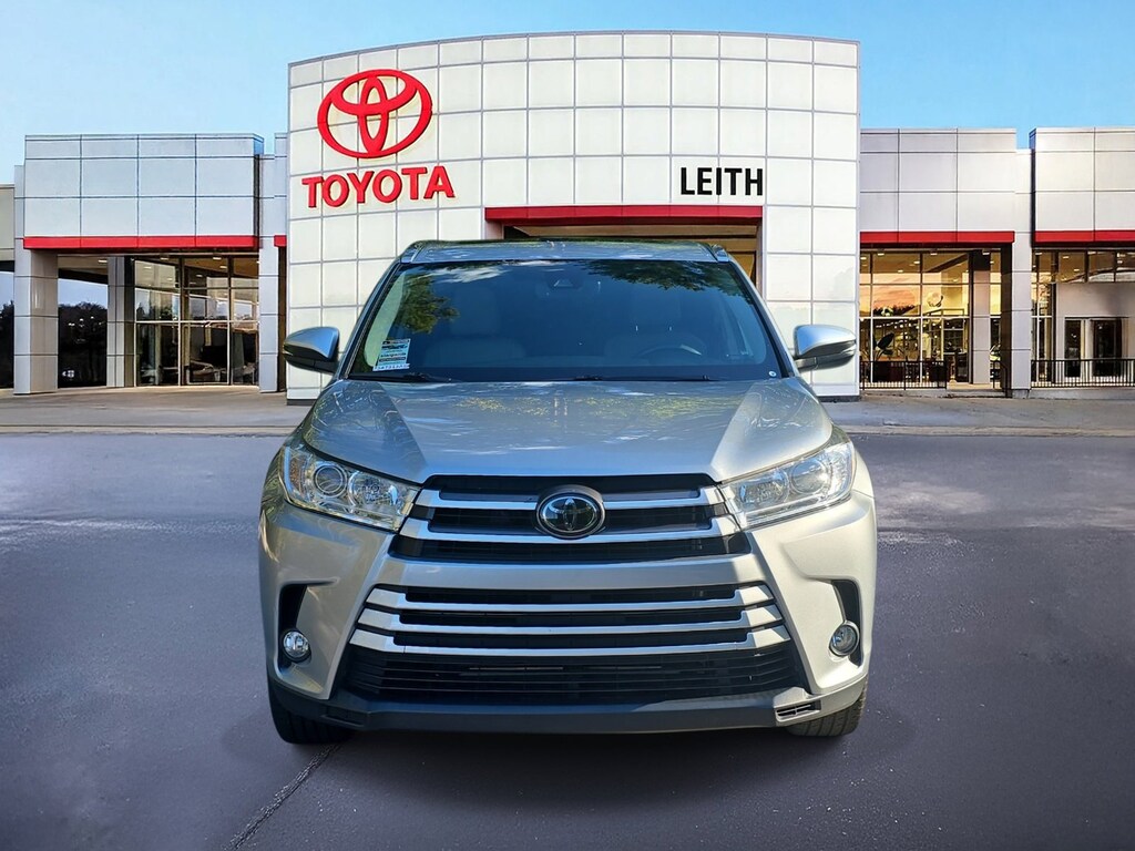 Used 2019 Toyota Highlander XLE XLE V6 AWD