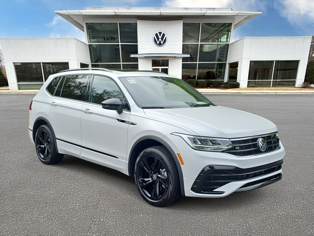 Certified 2024 Volkswagen Tiguan SE R-Line Black 2.0T SE R-Line Black 4MOTION